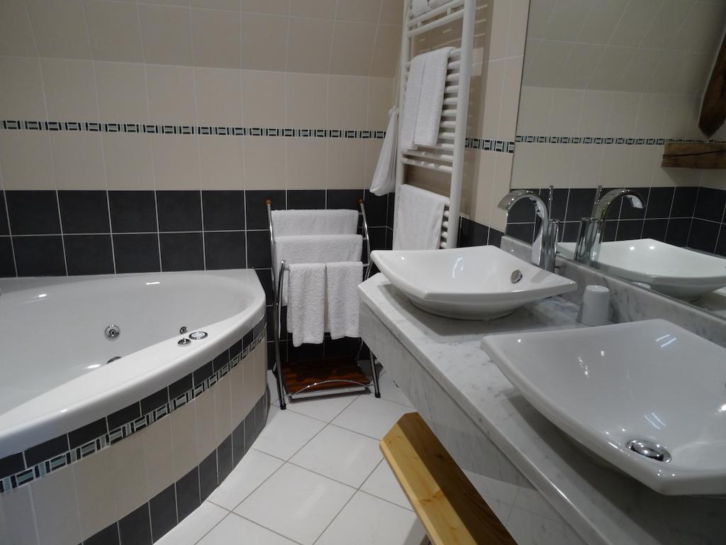 Bed and Breakfast Gentilhommiere De Collonges Prissé Zimmer foto