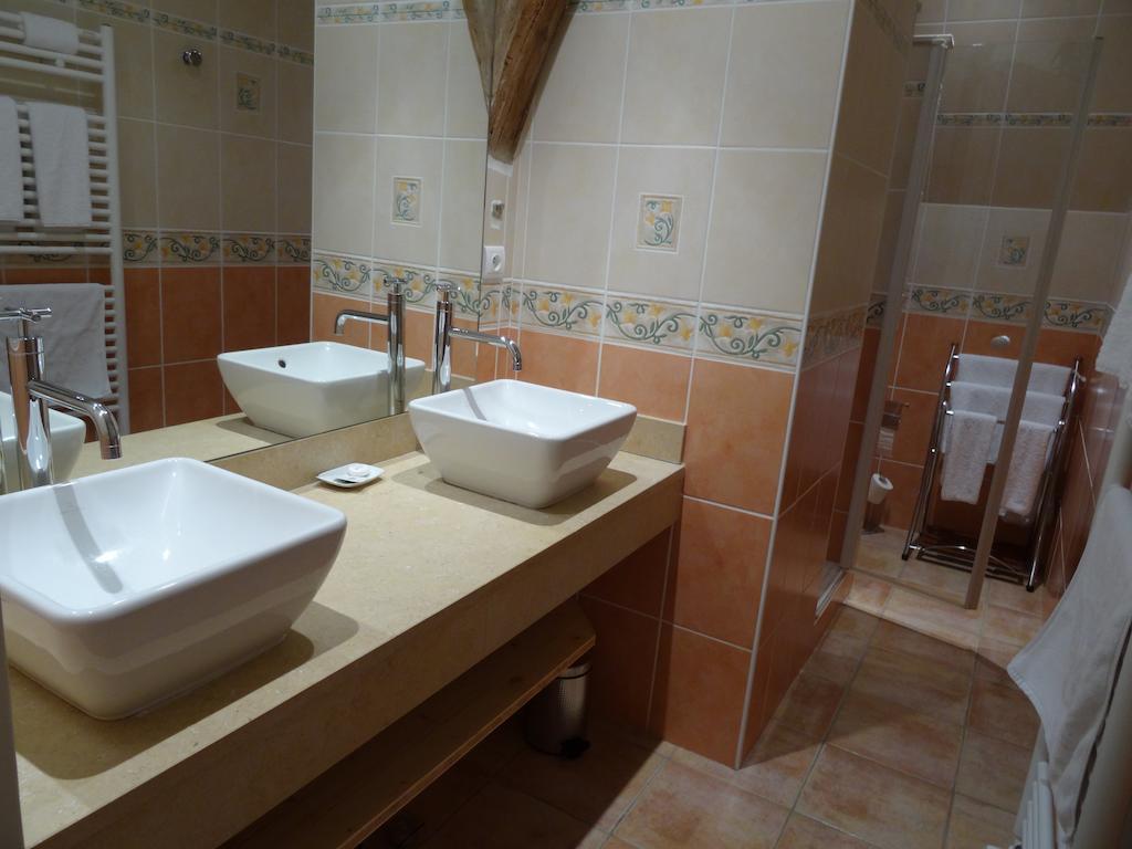Bed and Breakfast Gentilhommiere De Collonges Prissé Zimmer foto